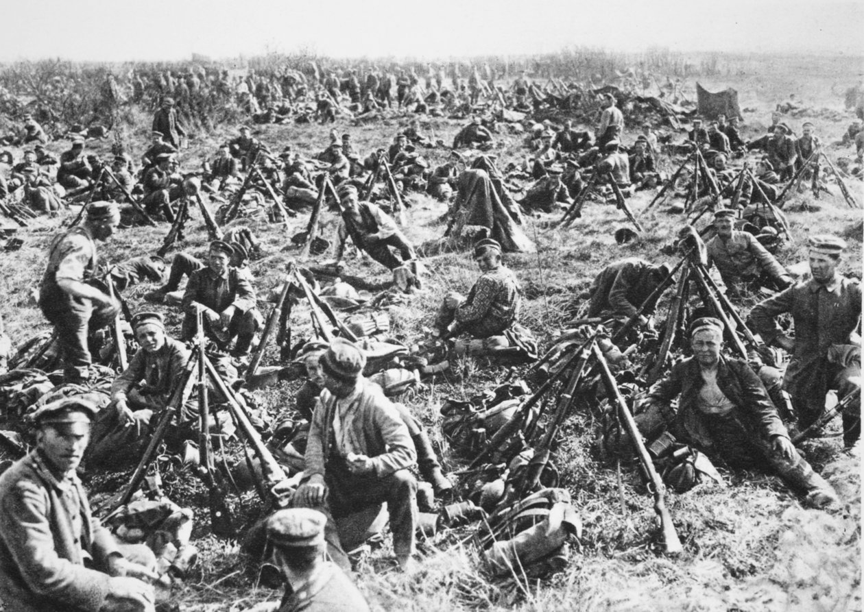 'फ्रांस में महान युद्ध' से: रौपी से पहले आराम करने वाली जर्मन पैदल सेना, c.1918 (b/w फोटो) द्वारा फ़ोटोग्राफ़र जर्मन