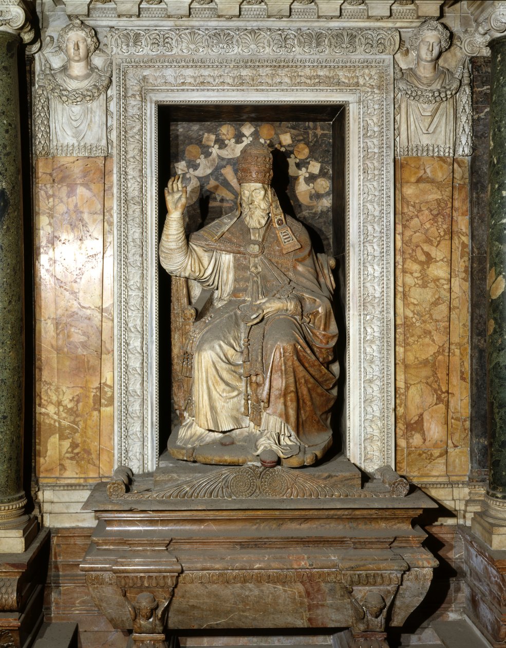 पोप पॉल चतुर्थ का मकबरा, काराफा चैपल, सांता मारिया सोपरा मिनर्वा, रोम, c.1559 (संगमरमर) द्वारा पियरो लिगोरियो