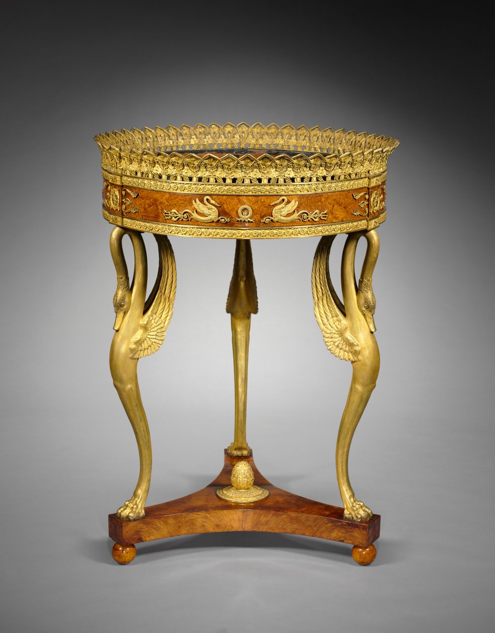 फ्लावर स्टैंड (जार्डिनियर), c.1800 (गिल्ट ब्रॉन्ज माउंट के साथ लकड़ी) द्वारा पियरे फिलिप थॉमस