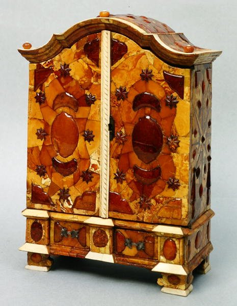 किंग स्टैनिस्लाव के एम्बर कैबिनेट अगस्त पोनोटोव्स्की (1763-1813) c.1771 (एम्बर) (253563 भी देखें) द्वारा पोलिश स्कूल