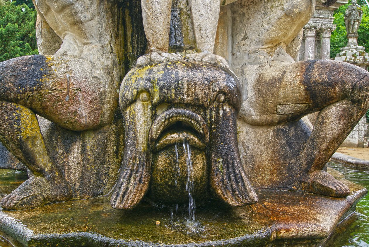 ओबिलिस्क, लेमेगो, पुर्तगाल के आधार पर मछली की नक्काशी। 1738 (ग्रेनाइट) द्वारा पुर्तगाली स्कूल