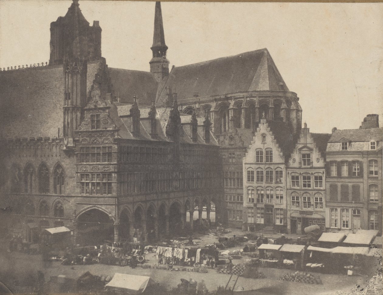 Ypres में मार्केट स्क्वायर, ca. 1851. द्वारा संभवतः लुई डिज़ायर ब्लैंक्वार्ट एवार्ड द्वारा।