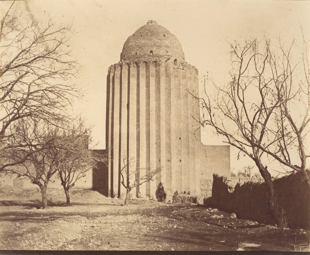 [बस्तम, मकबरा टॉवर 1313, खुरासान निर्मित], 1840-60 के दशक। द्वारा संभवतः लुइगी पेस द्वारा।