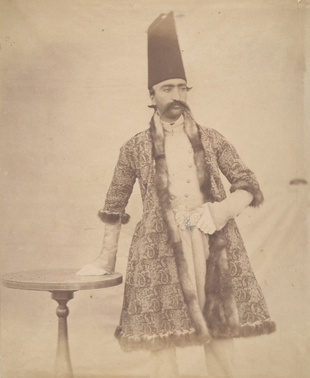 [नासिर अल-दीन शाह], 1840-60 के दशक। द्वारा संभवतः लुइगी पेस द्वारा।