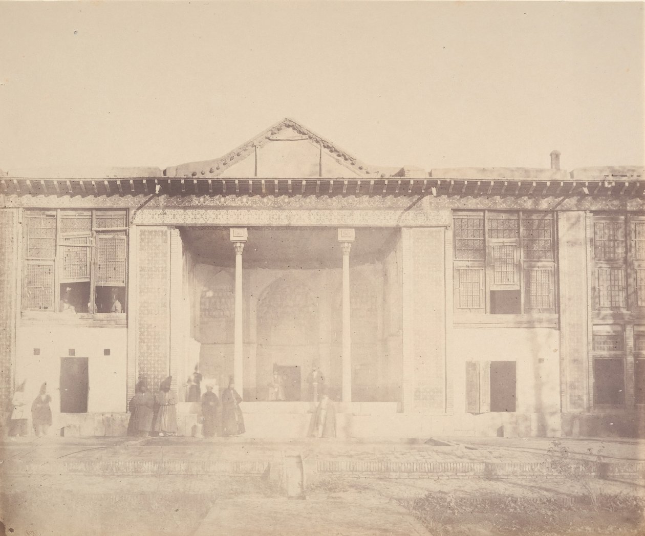 [शाह का महल, तेहरान, ईरान], 1840-60 के दशक। द्वारा संभवतः लुइगी पेस द्वारा।