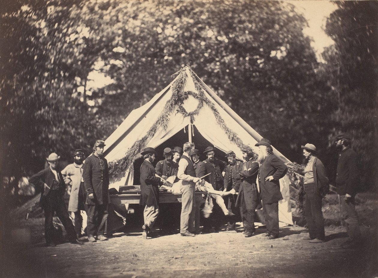 ऑपरेटिंग टेंट, कैंप लेटरमैन, गेटीसबर्ग, पेंसिल्वेनिया, 1863। द्वारा संभवतः वीवर ब्रदर्स द्वारा।