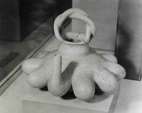 कलश को दस निप्पल रूपों से सजाया गया, Huastecan, c.1000-1250 (टेराकोटा) (b - w फोटो) द्वारा पूर्व कोलंबियन पूर्व कोलंबियन