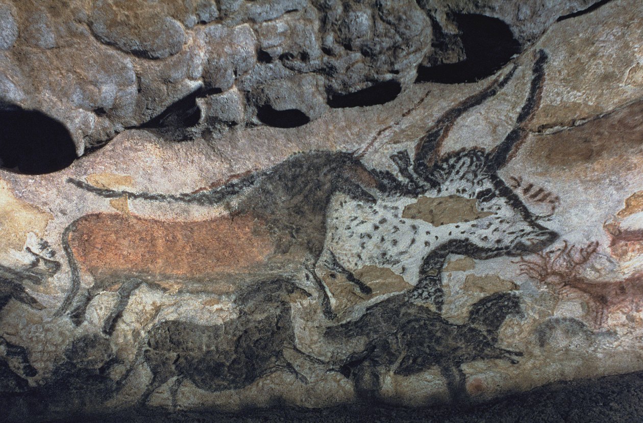 एक बैल और घोड़ों की रॉक पेंटिंग, c.17000 ई.पू. द्वारा प्रागैतिहासिक