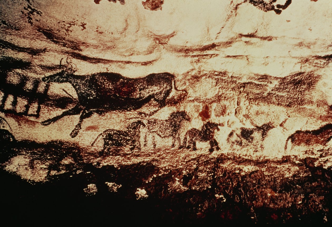 एक छलांग लगाने वाली गाय की रॉक पेंटिंग और छोटे घोड़ों की एक फ्रिल, c.17000 ईसा पूर्व (गुफा पेंटिंग) द्वारा प्रागैतिहासिक