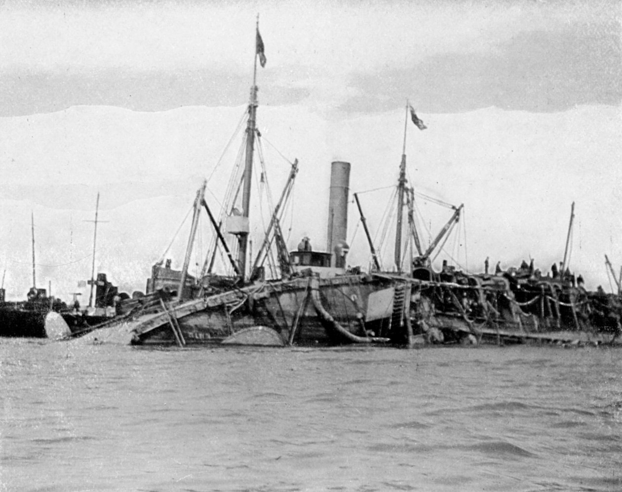 एचएमएस ग्लेडिएटर की स्थापना, 1908। द्वारा रानी एलेक्जेंड्रा