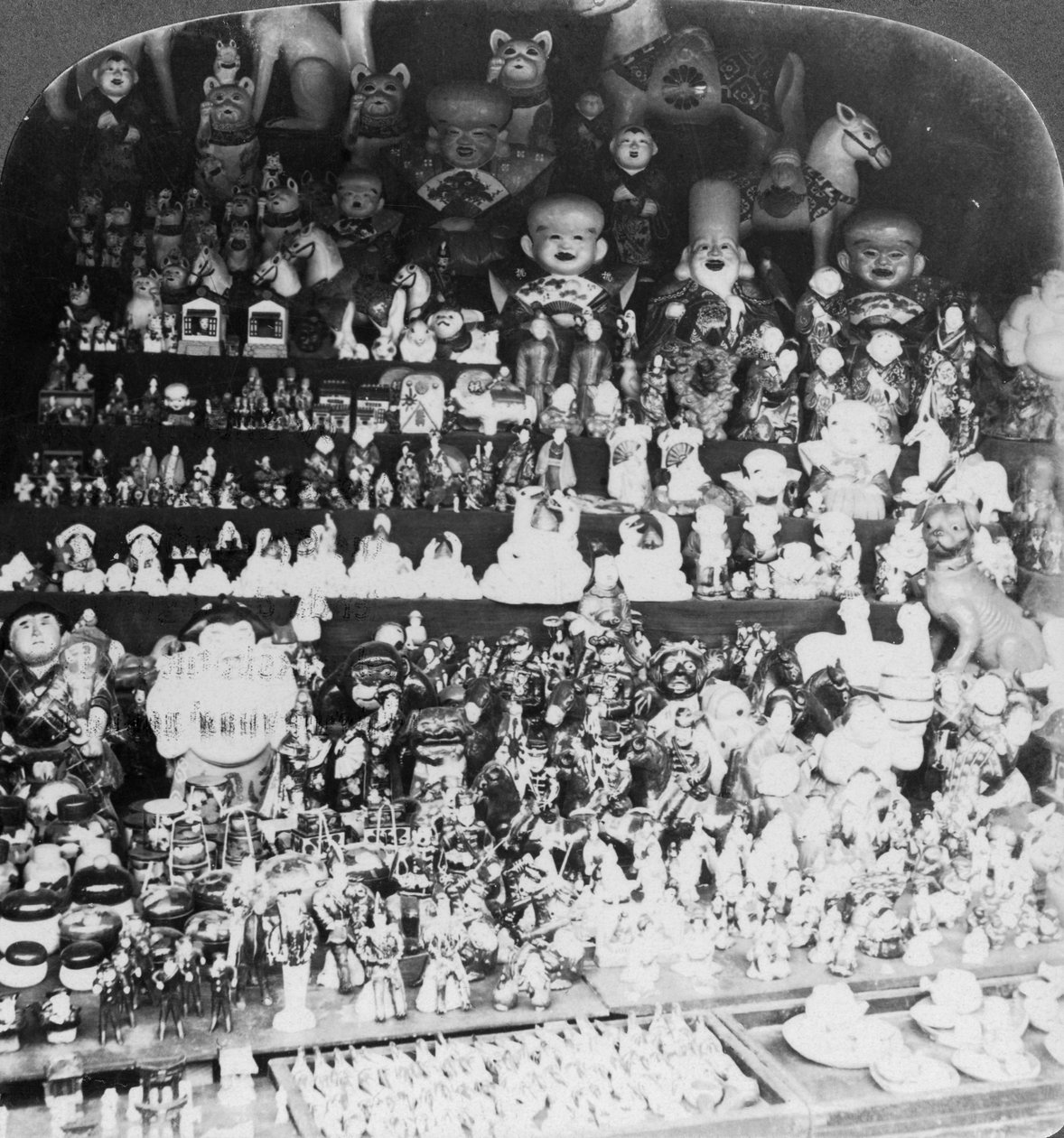 क्योटो, जापान में एक खिलौने की दुकान, 1901 द्वारा आरवाई यंग