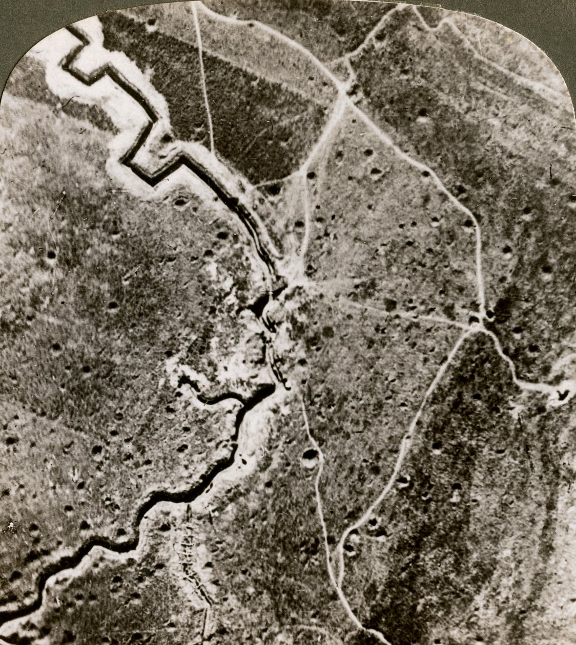 जर्मन लाइनों की हवाई तस्वीर, प्रथम विश्व युद्ध, 1914-1918। द्वारा यथार्थवादी यात्रा प्रकाशक