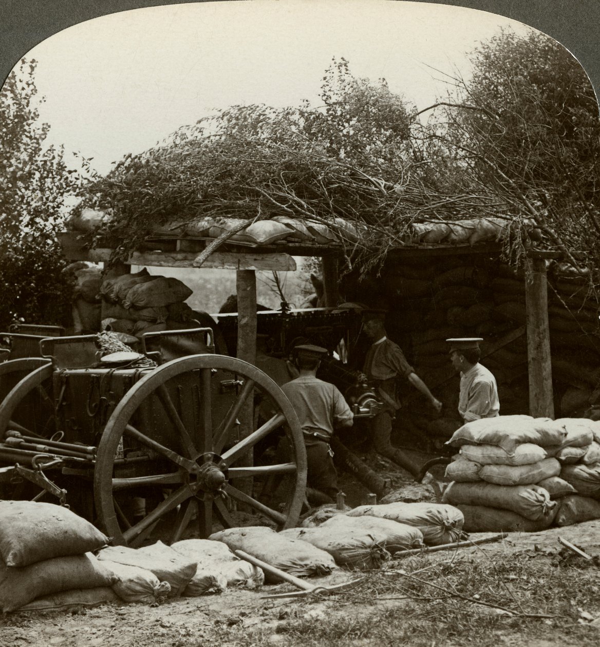 आर्टिलरी स्थिति, प्रथम विश्व युद्ध, 1914-1918। द्वारा यथार्थवादी यात्रा प्रकाशक