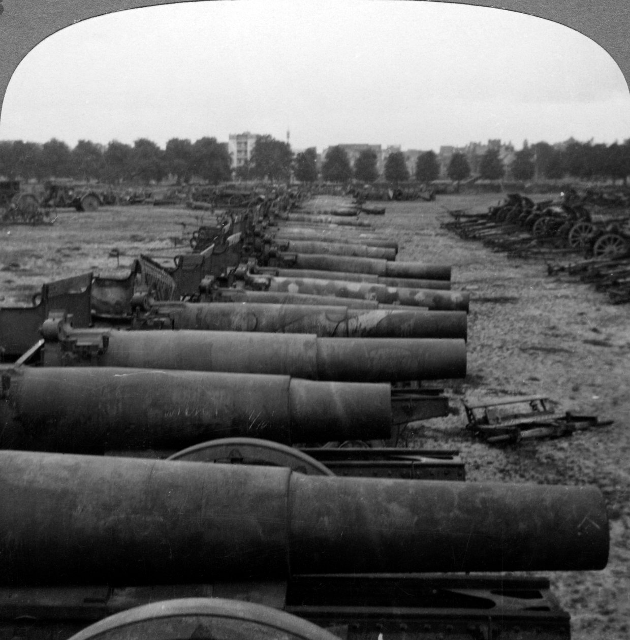 जर्मन बंदूकें, ब्रसेल्स, बेल्जियम, प्रथम विश्व युद्ध, 1914-1918। द्वारा यथार्थवादी यात्रा प्रकाशक