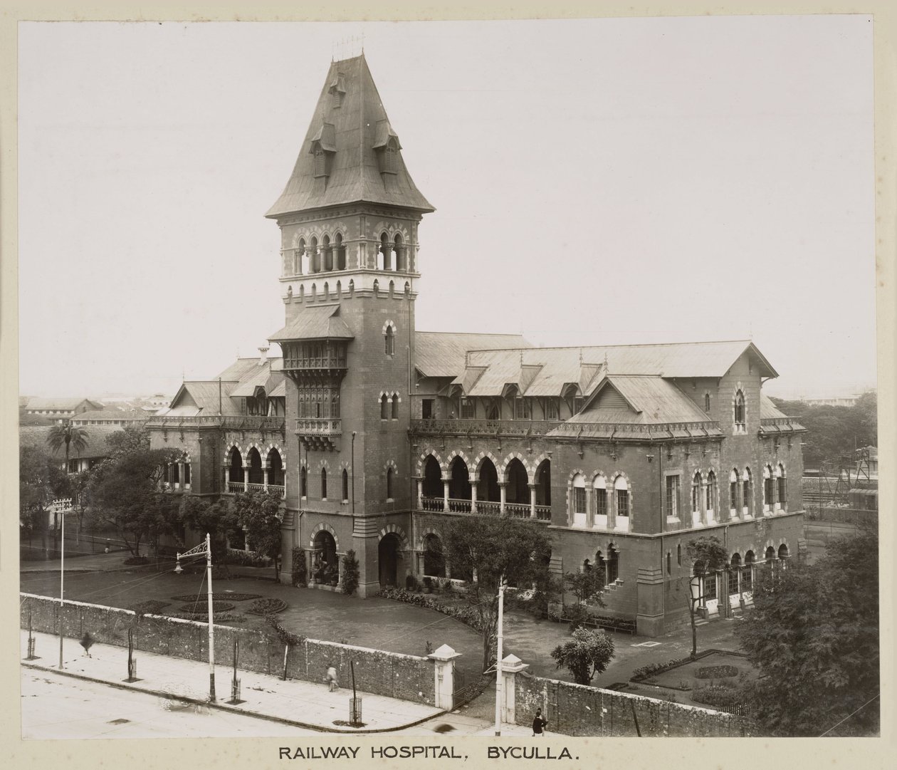 अस्पताल भायखला रेलवे अस्पताल, भारत, c 1930 द्वारा रिचर्ड (बाद में) डड्डो
