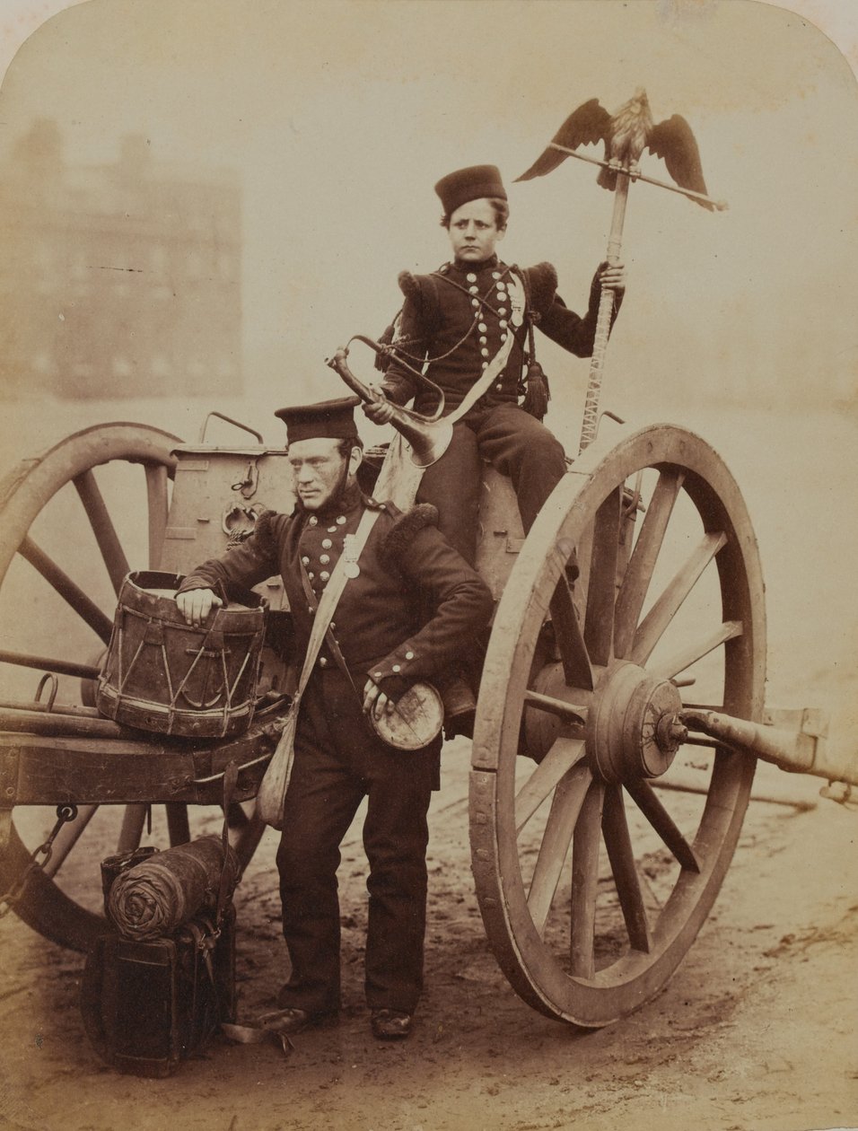 ट्रम्पेटर्स ग्रेटेड और लैंग, रॉयल आर्टिलरी, 1856 (सीपिया फोटो) द्वारा रॉबर्ट हॉवलेट