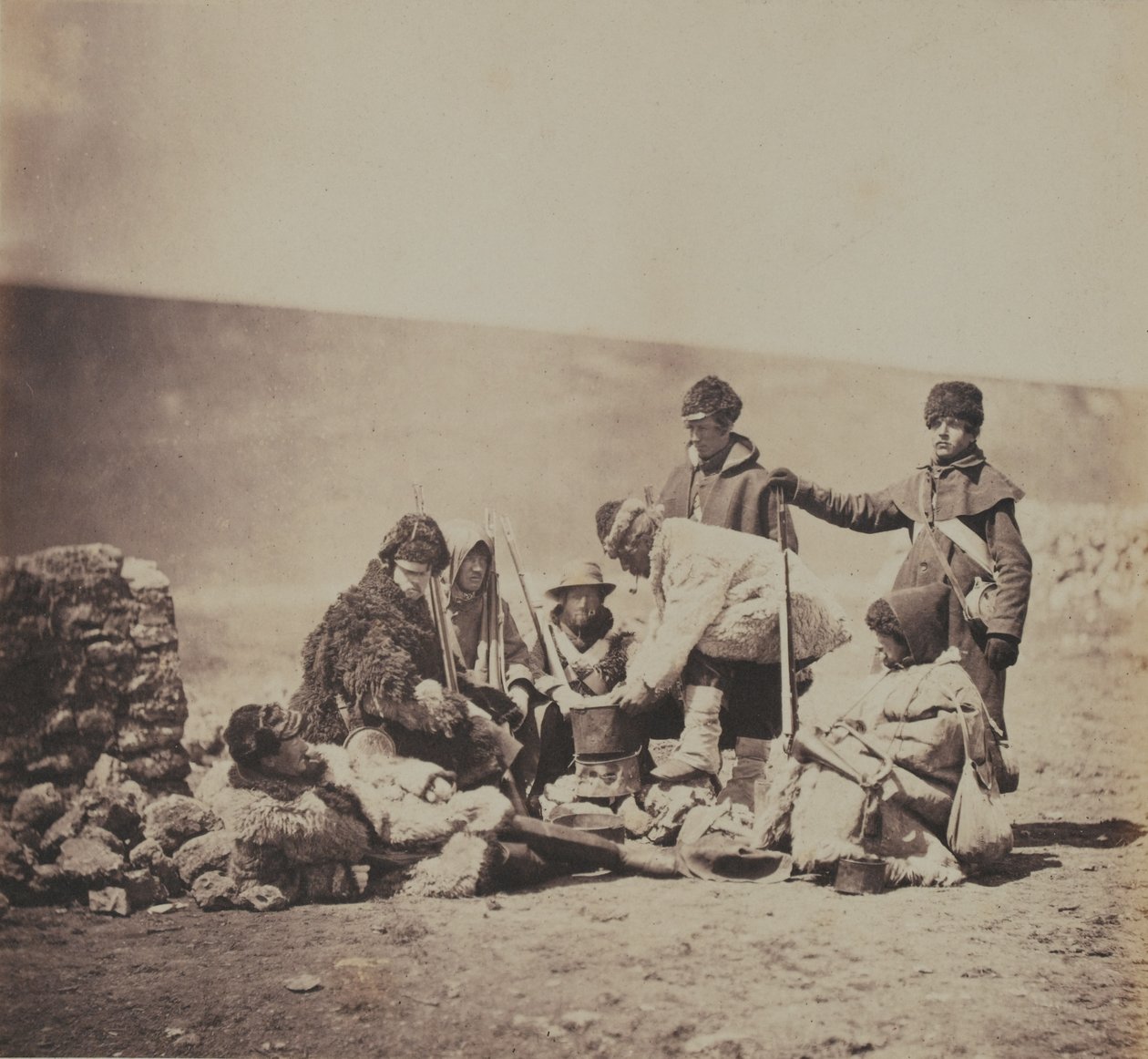 ग्रुप ऑफ 47 वीं (लंकाशायर) रेजिमेंट ऑफ फुट, क्रीमियन वॉर, 1855 से जुड़ी 52 तस्वीरों की एक एल्बम से द्वारा रोजर फेंटन