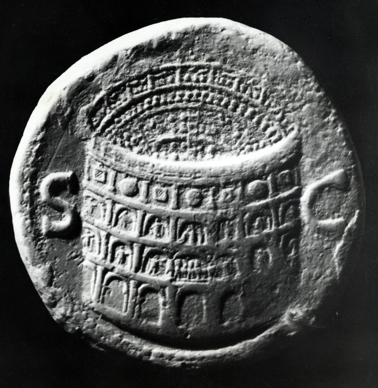 ब्रास सेसर्टियस, कोलोसियम का एक हवाई दृश्य दिखा रहा है, c.80-81 ई। (पीतल) द्वारा उपन्यास