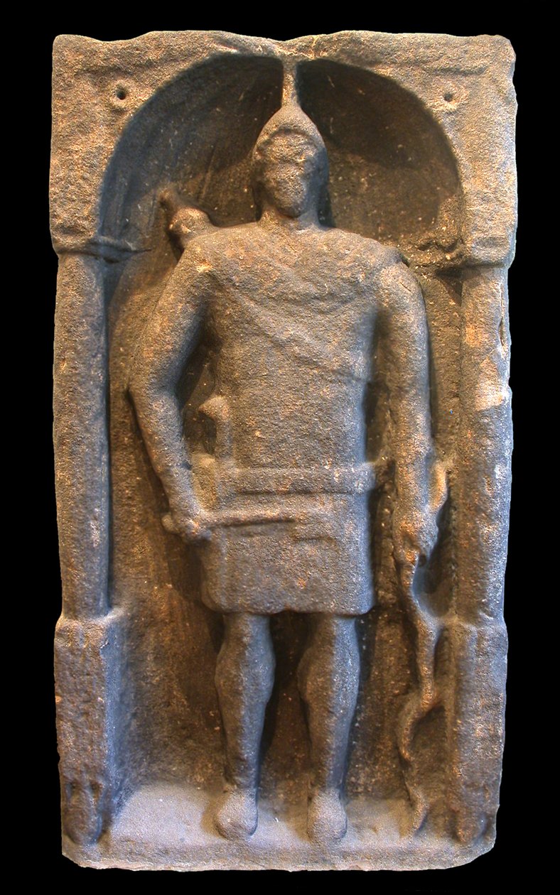 रोमन टॉम्बस्टोन एक हैमियान (सीरियाई) आर्चर का चित्रण करते हुए, c.125-40 ईस्वी द्वारा उपन्यास