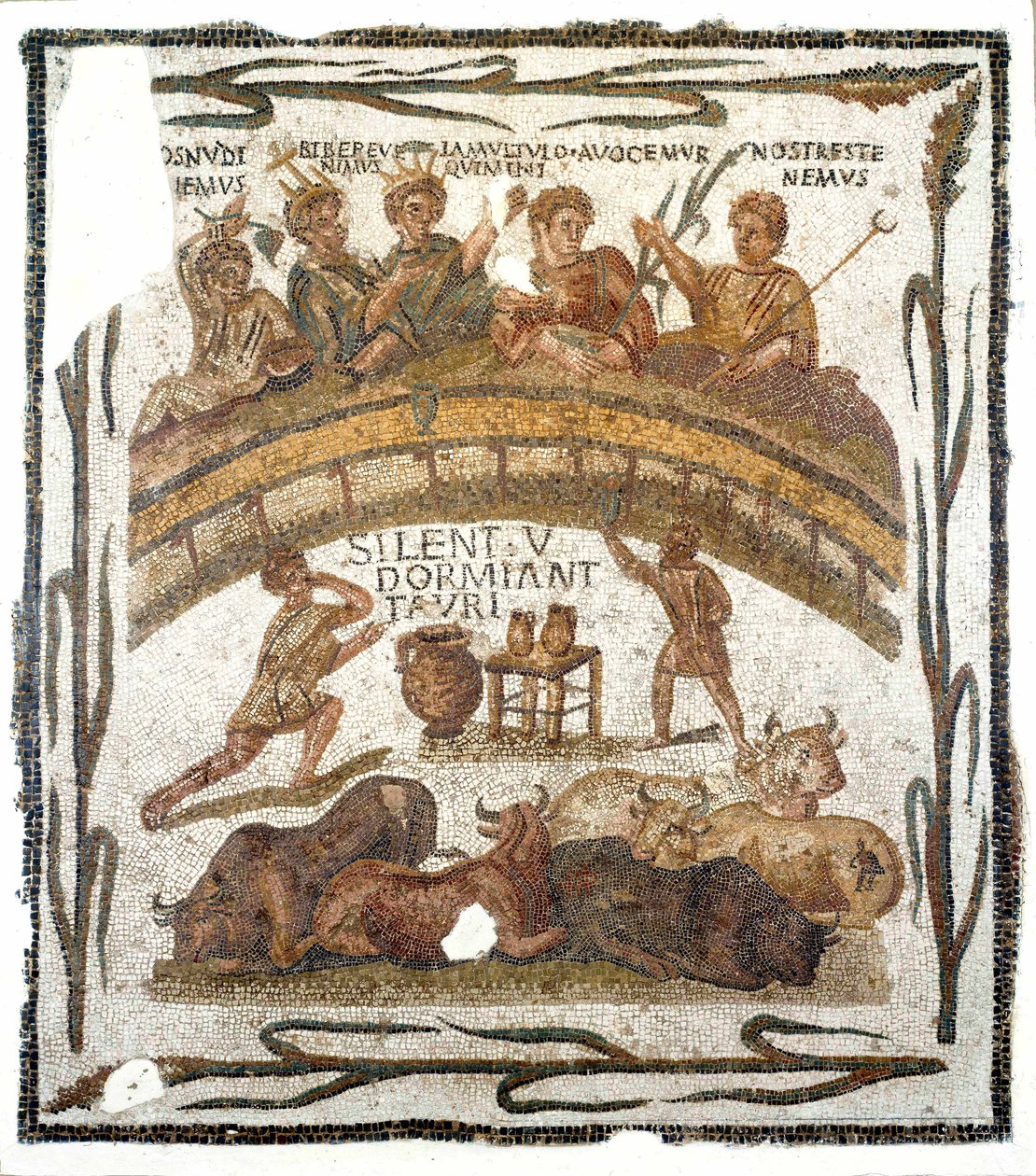 रोमन पुरातन: "" एम्फीथिएटर के भाईचारे का भोज दृश्य""" मोज़ेक ट्यूनीशिया में एल जेम (या जेम) से आ रहा है। तीसरी शताब्दी ई. मंद। 131x145 सेमी मुसी डू बार्डो, ट्यूनीशिया द्वारा उपन्यास