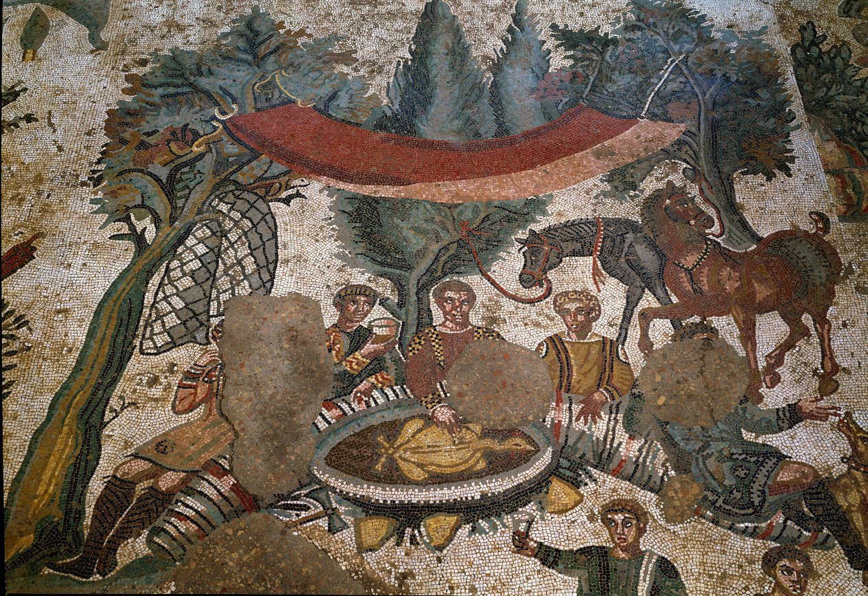 रोमन कला: मोज़ेक का विवरण "" छोटा शिकार हिस्सा "" शिकारी आराम करते हैं और जंगल में दोपहर का भोजन करते हैं। 315-350 ई. पियाज़ा अर्मेरिना, विला रोमाना डेल कैसाले द्वारा उपन्यास