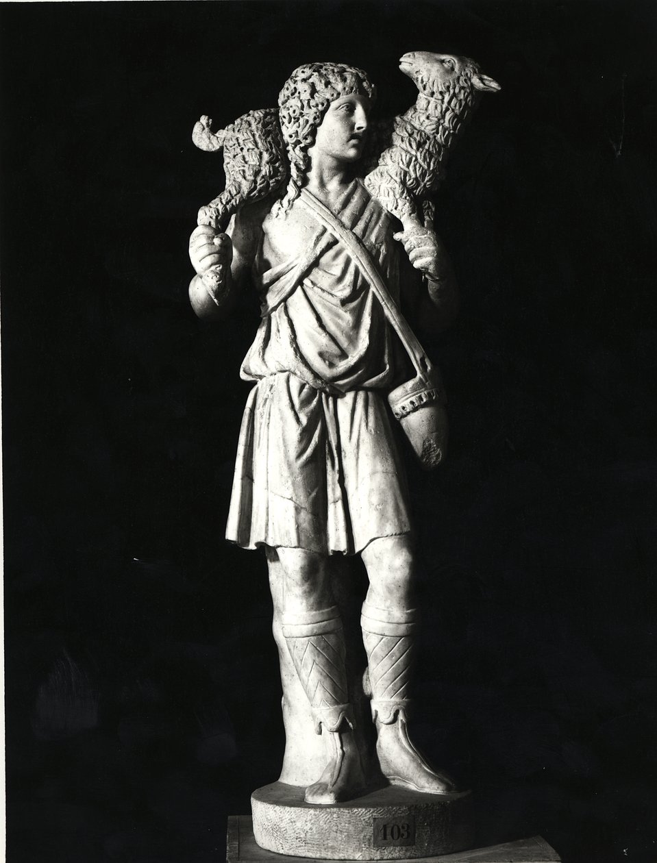द गुड शेफर्ड, प्रारंभिक ईसाई काल (संगमरमर) (बी/डब्ल्यू फोटो) द्वारा उपन्यास