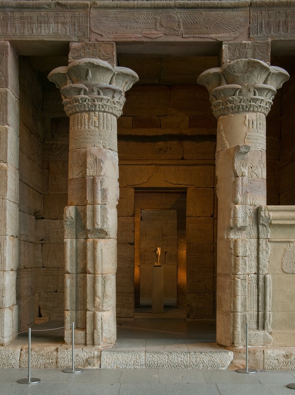 देंदुर का मंदिर, c.10 ईसा पूर्व (एओलियन बलुआ पत्थर) द्वारा रोमन काल मिस्री