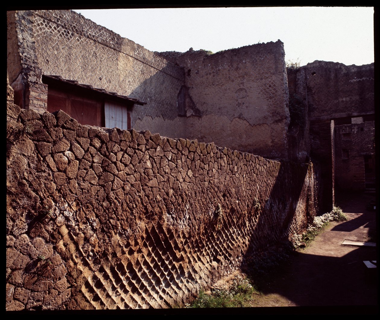 रोमन निर्माण का विवरण (यौगिक (या काम और काम का संयोजन), 5 वीं शताब्दी ईसा पूर्व-पहली शताब्दी ई. द्वारा रोमन रोमन