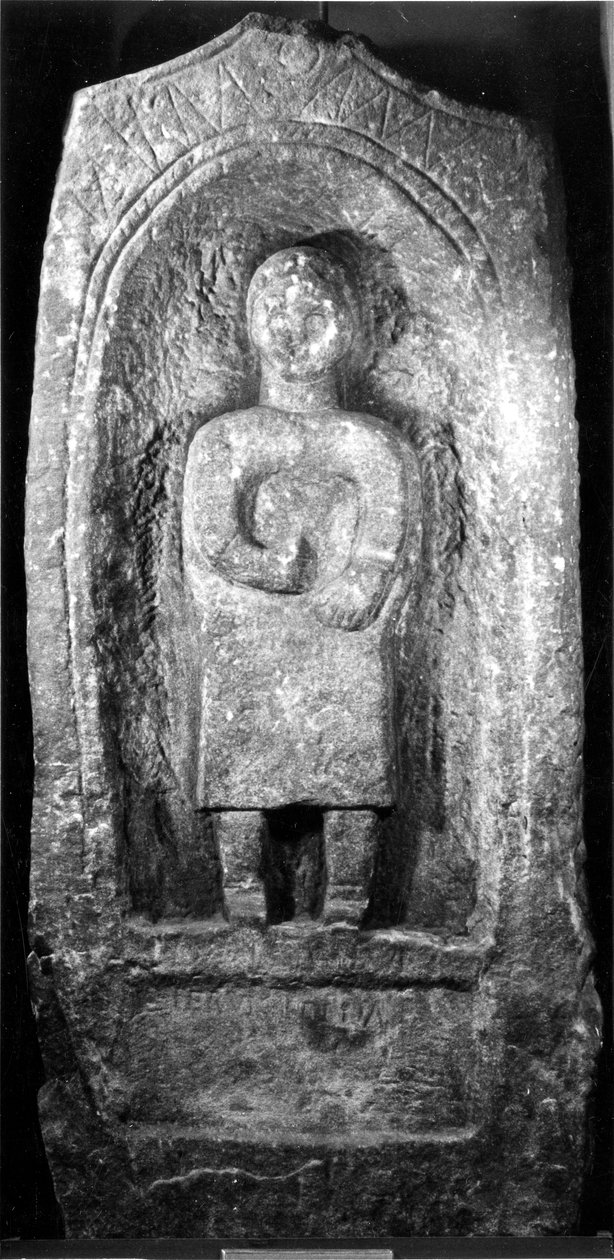 Pervica (बलुआ पत्थर) के लिए मजेदार शिलालेख के साथ रोमन समाधि द्वारा रोमन रोमन