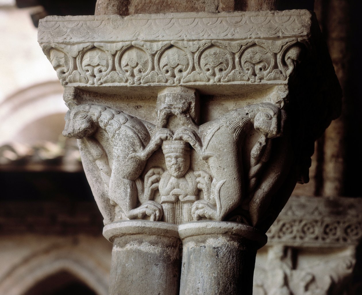 शेरों की मांद में डैनियल का प्रतिनिधित्व करने वाली राजधानी (मूर्तिकला द्वारा रोम देशवासी