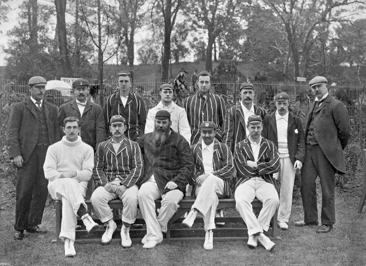 दक्षिण में इंग्लैंड इलेवन क्रिकेट टीम बनाम द ऑस्ट्रेलियन, c1899 द्वारा रसेल एंड संस