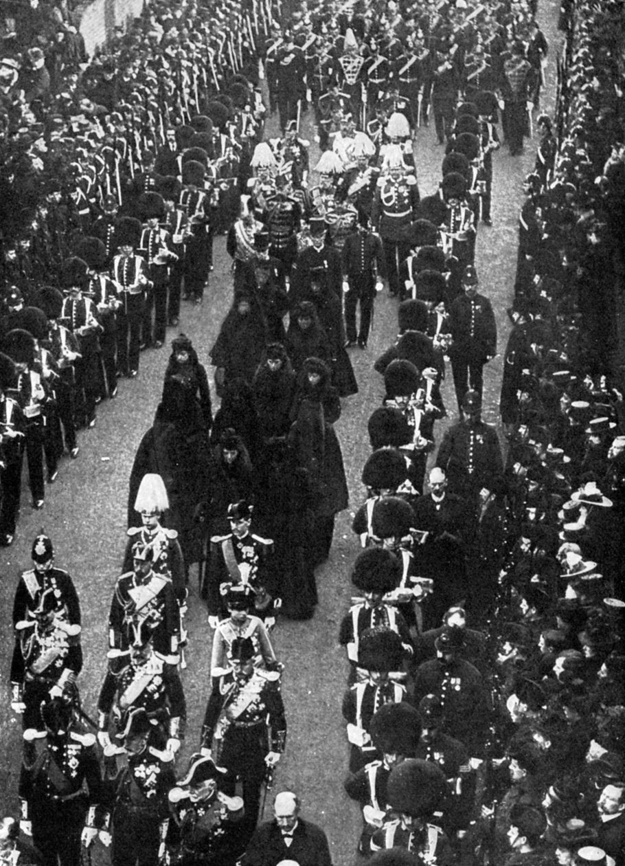 1901 में ओसबोर्न हाउस से ट्रिनिटी पियर तक अंतिम संस्कार के जुलूस के बाद शाही शोकसभा। द्वारा रसेल एंड संस