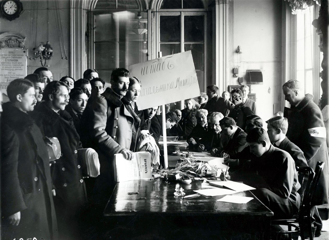 सिटी काउंसिल हॉल, सेंट पीटर्सबर्ग में मार्च 1917 में मिलिशिया का नामांकन द्वारा रूसी फोटोग्राफर