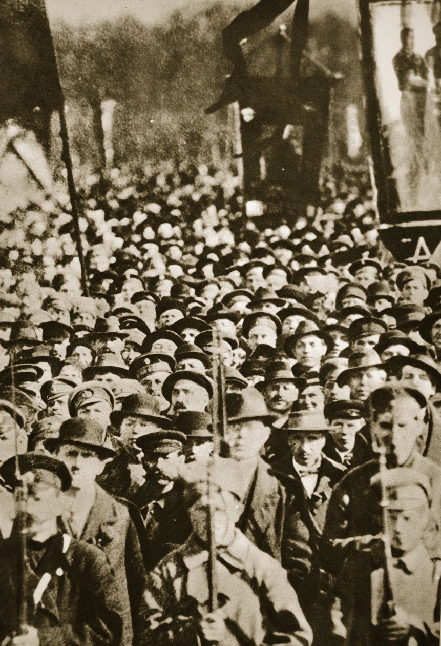 पेत्रोग्राद में क्रांतिकारी, 1917 (सीपिया फोटो) द्वारा रूसी फोटोग्राफर