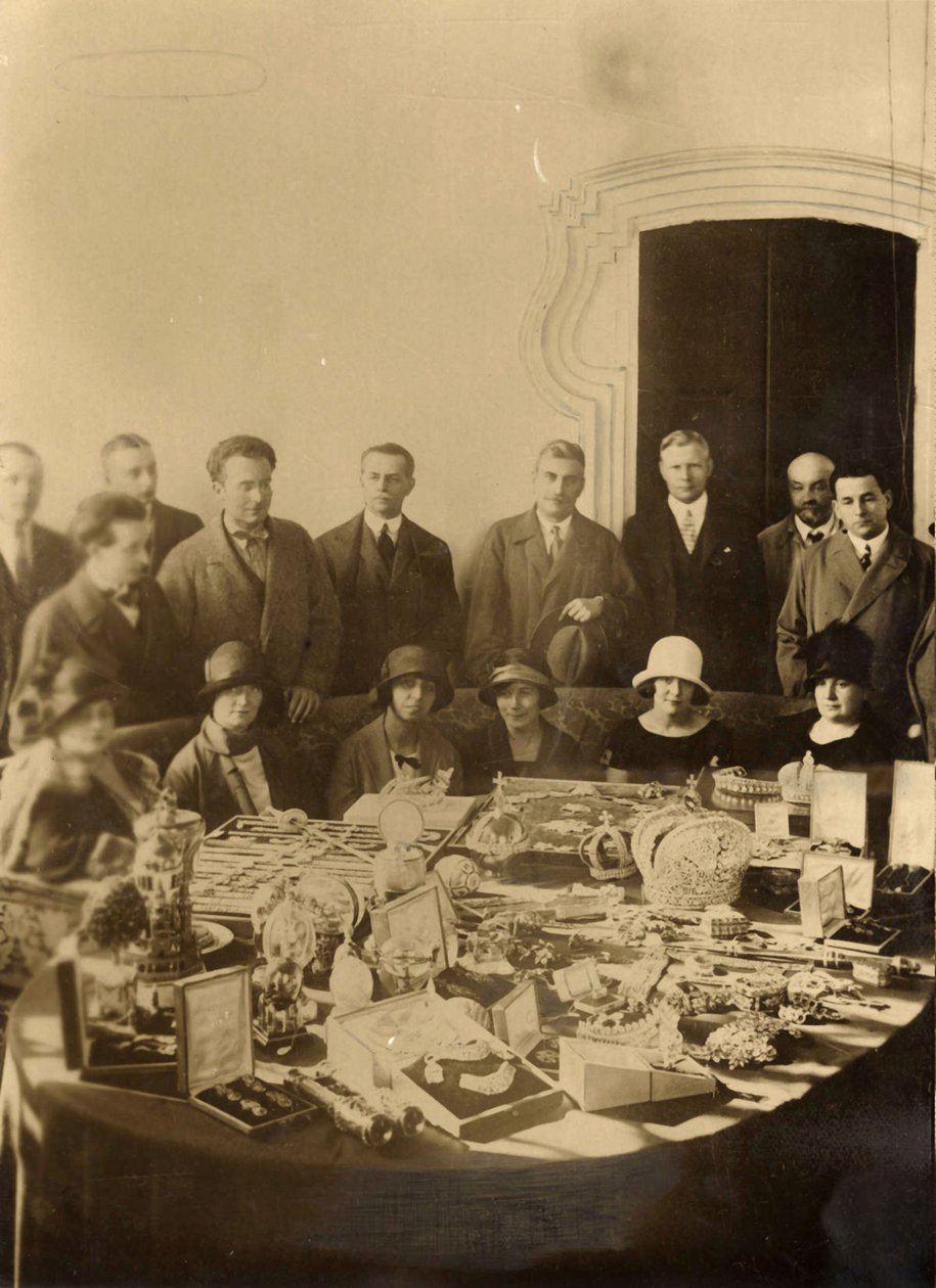 रूसी क्राउन ज्वेल्स विदेशी देशों को बिक्री के लिए तैयार किया जा रहा है, 1925 द्वारा रूसी फोटोग्राफर