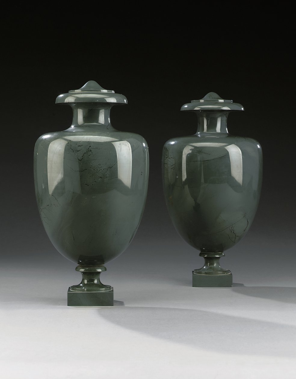 कल्कान vases, पीटरहॉफ की एक जोड़ी, c.1800 द्वारा रूसी स्कूल