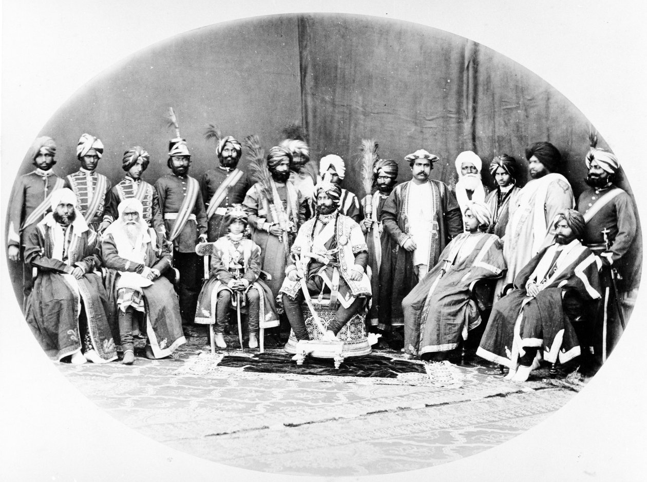 रणबीर सिंह, जम्मू और कश्मीर के महाराजा और सुइट, 1877 द्वारा एस। और शेफर्ड, सी। बॉर्न