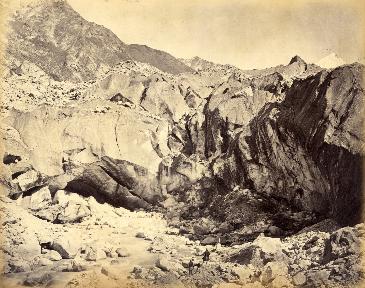 गंगा, भारत का स्रोत, c.1860-70 (एल्बम प्रिंट) द्वारा सैमुअल बॉर्न