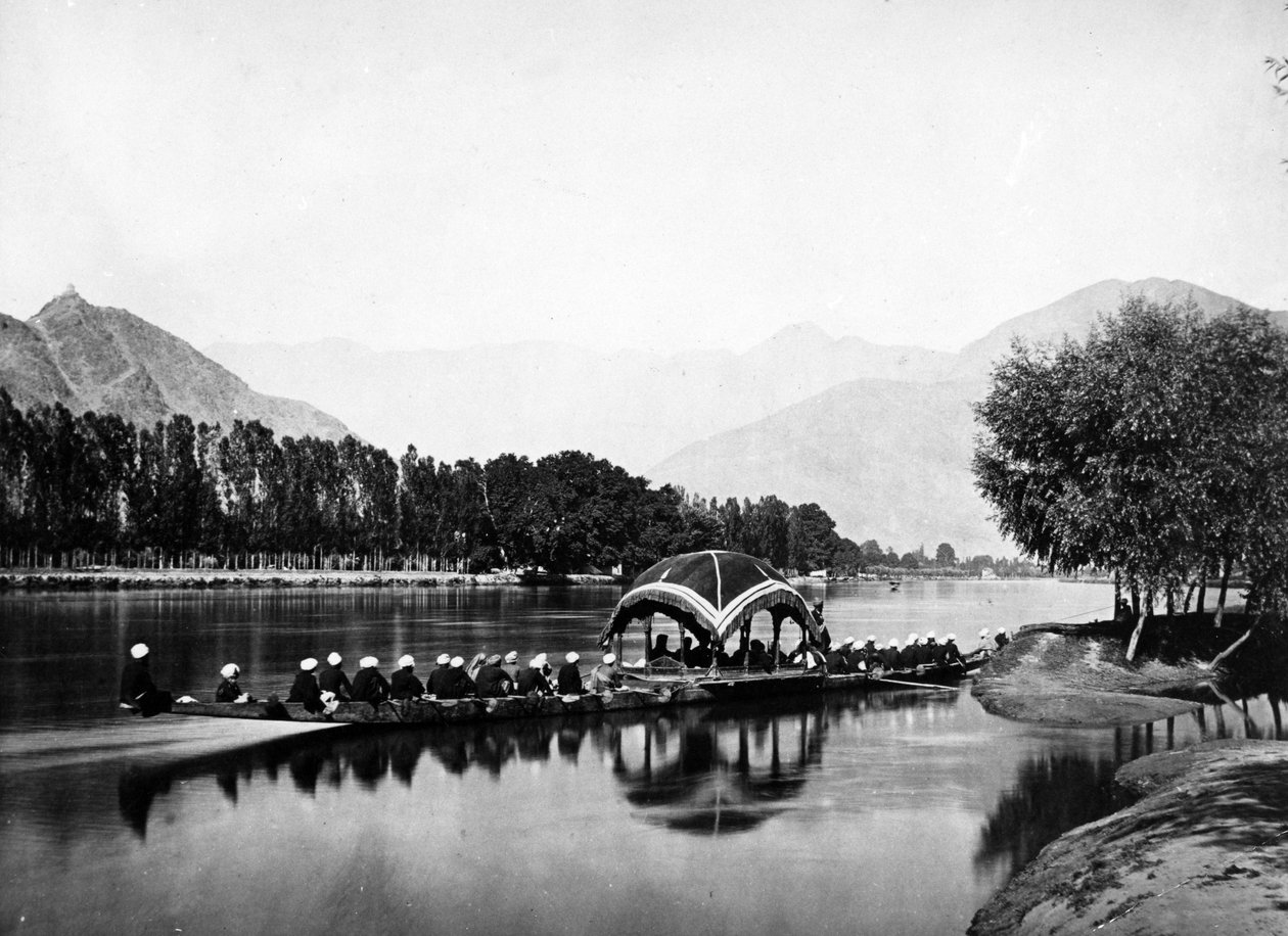 द रेजिडेंट बोट, कश्मीर, c.1860s द्वारा सैमुअल बॉर्न