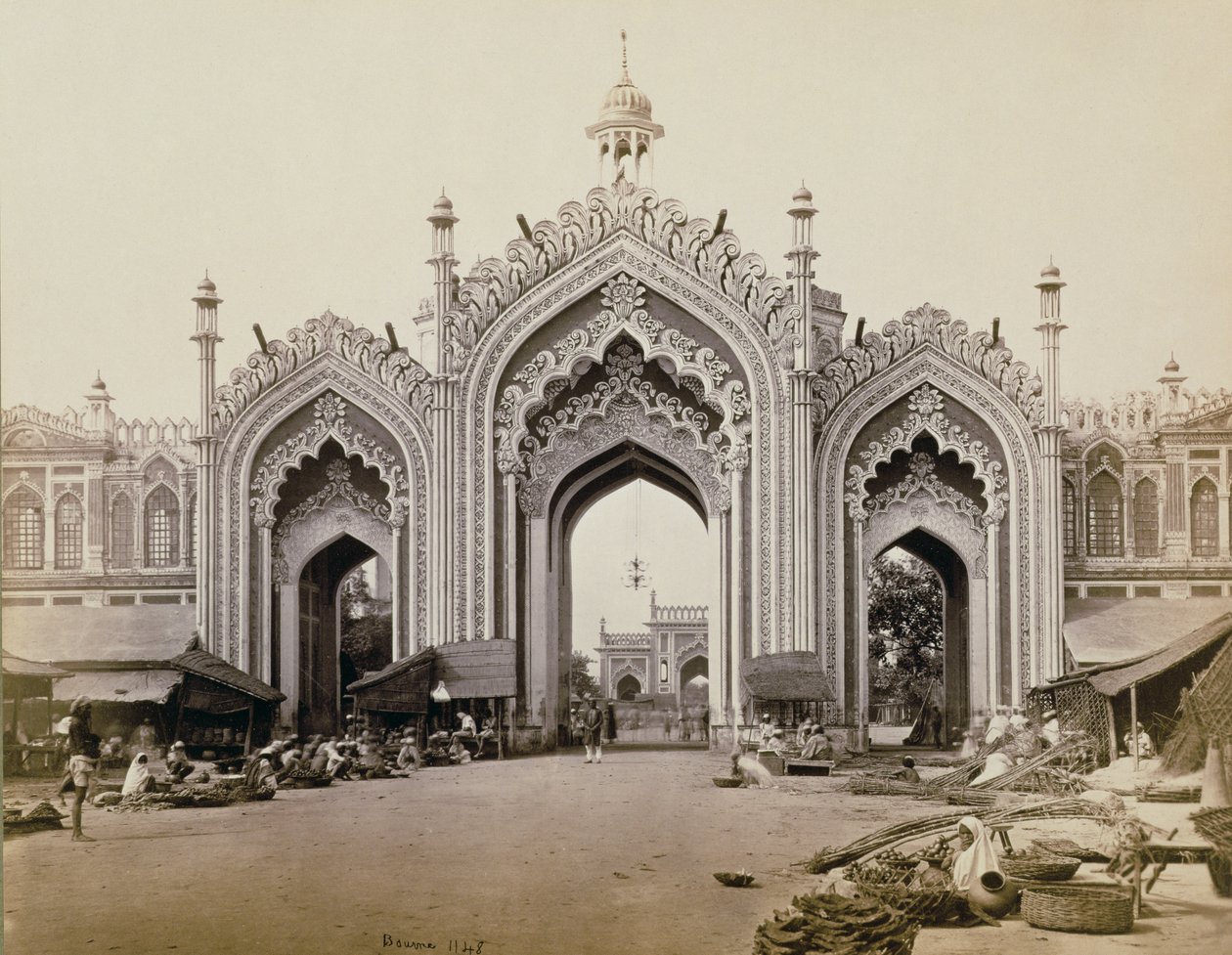 गेटवे ऑफ़ होस्पिनबाद बाज़ार (सीपिया तस्वीर) द्वारा सैमुअल बॉर्न