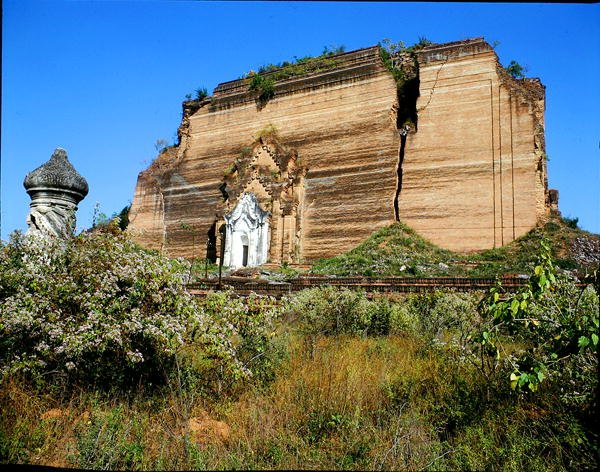 मिंगुन पाया, 1790-1816 में बनाया गया (फोटो) द्वारा स्कूल बर्मी