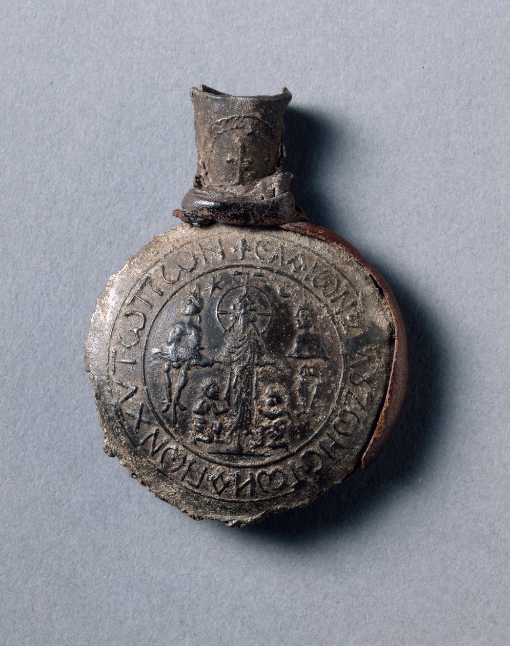 पिलग्रिम का अम्पुल्ला विथ क्रूसिफ़िक्शन (फ्रंट) और अस्सेंशन (बैक), c.600 (टिन-लेड मिश्र धातु चमड़े के टुकड़ों के साथ) द्वारा स्कूल बीजान्टिन