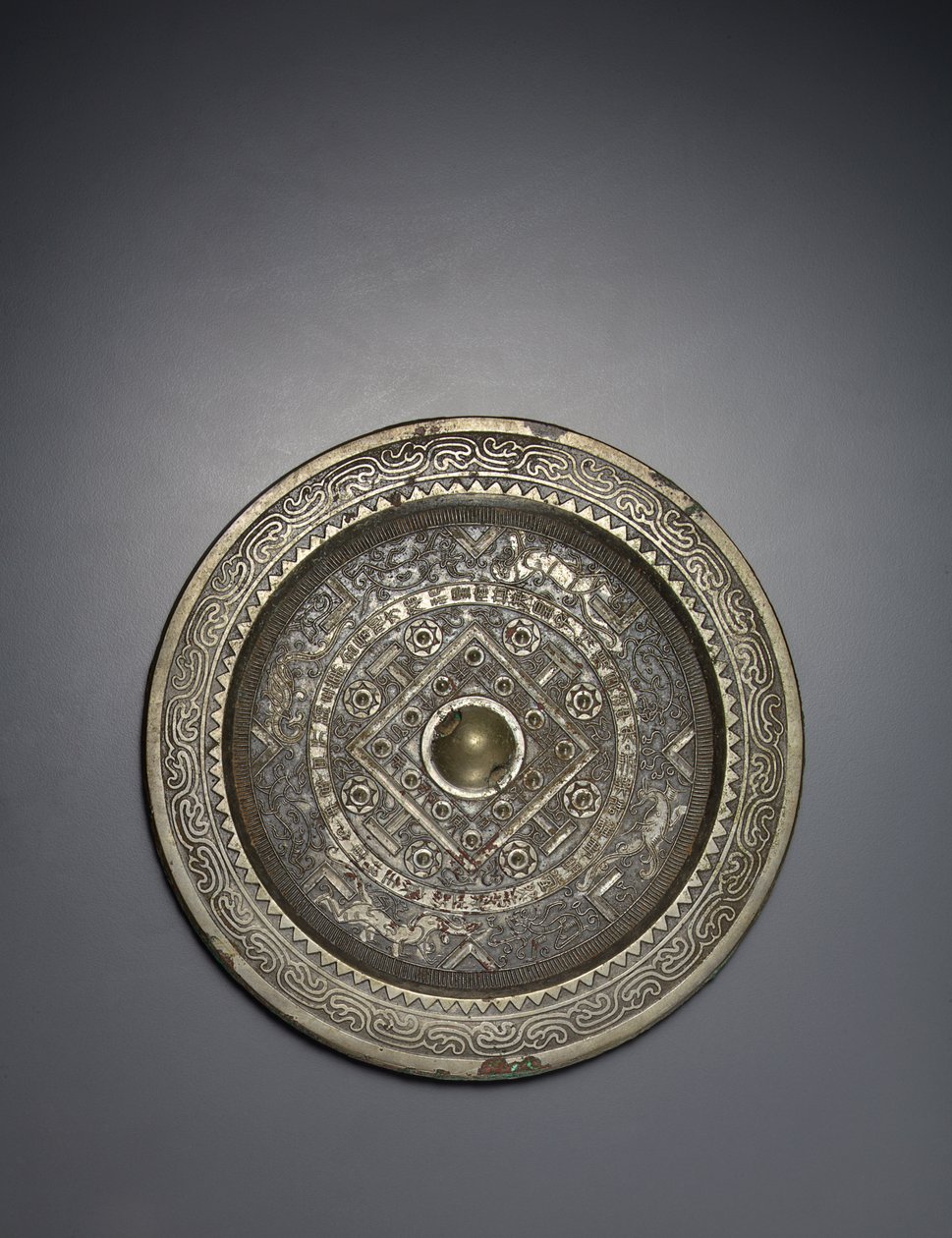 परिपत्र &39;टीएलवी&39; मिरर, ज़िन राजवंश, 9-24 ई। (कांस्य) द्वारा स्कूल चीनी