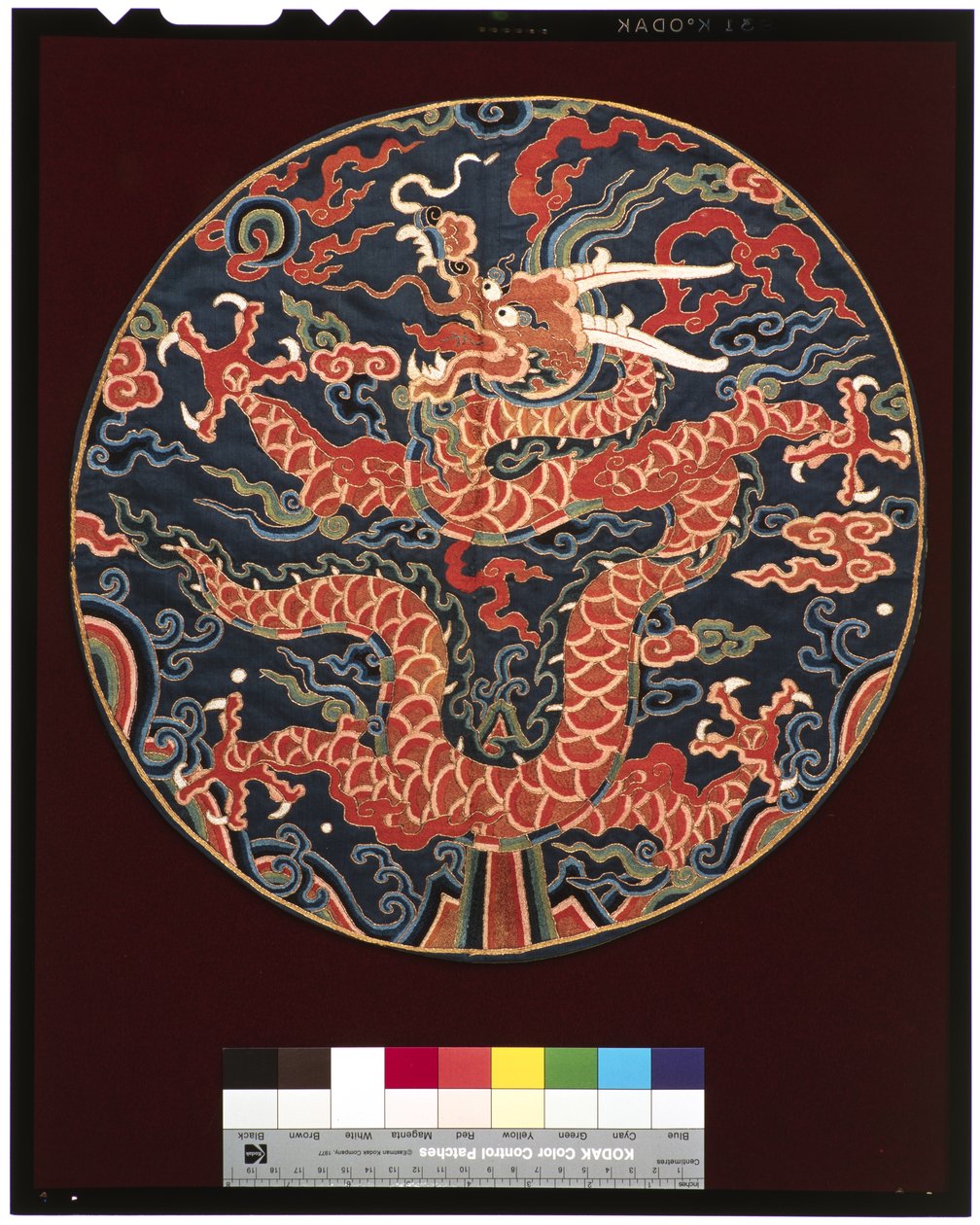 इंसिडिया ऑफ फोर्थ डिग्री प्रिंस (ड्रैगन की प्रोफाइल के साथ), c.1700-25 (रेशम) द्वारा स्कूल चीनी