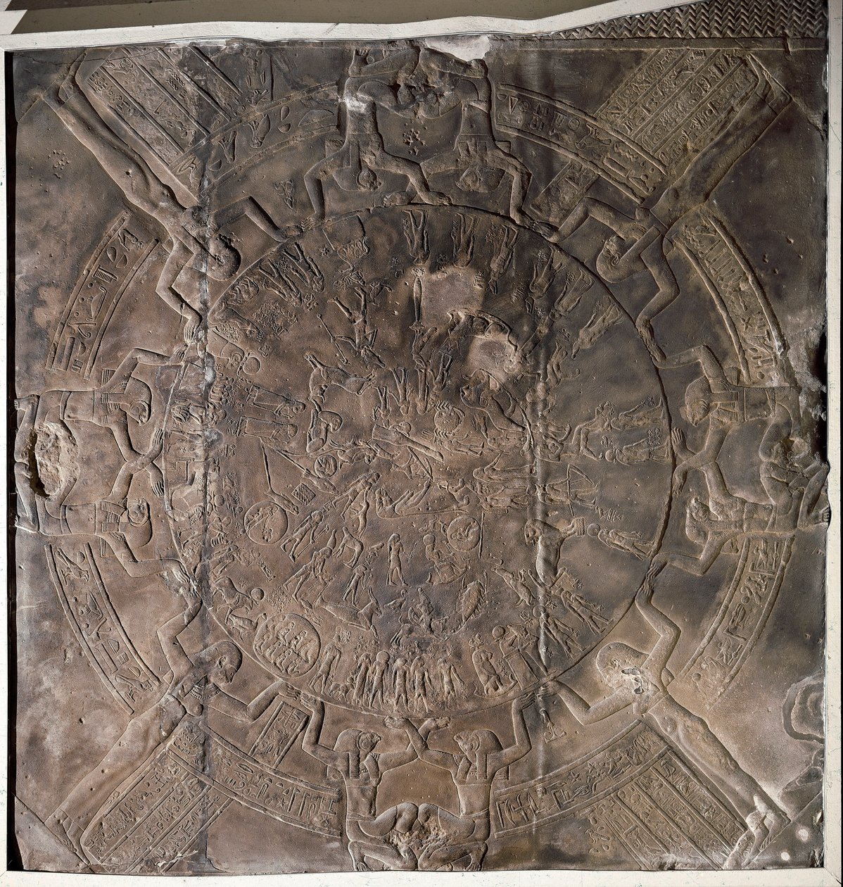 मिस्र का प्राचीन काल: "" राशि चक्र "" डेंडराह में हाथोर के मंदिर पर ओसिरिस के पूर्वी चैपल की छत से कम राहत। टॉलेमिक काल (332-30 ईसा पूर्व) पेरिस, लौवर संग्रहालय द्वारा स्कूल मिस्र