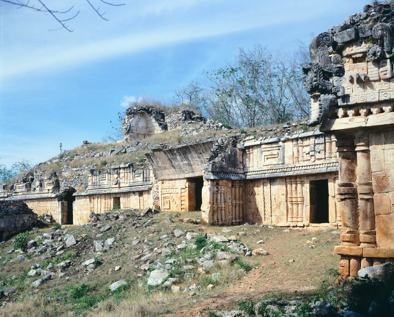 लबना का महल, पुक शैली की इमारत, युकाटन (मेक्सिको)। माया सभ्यता। चौथी-10वीं शताब्दी। द्वारा मैसेडोनियन स्कूल