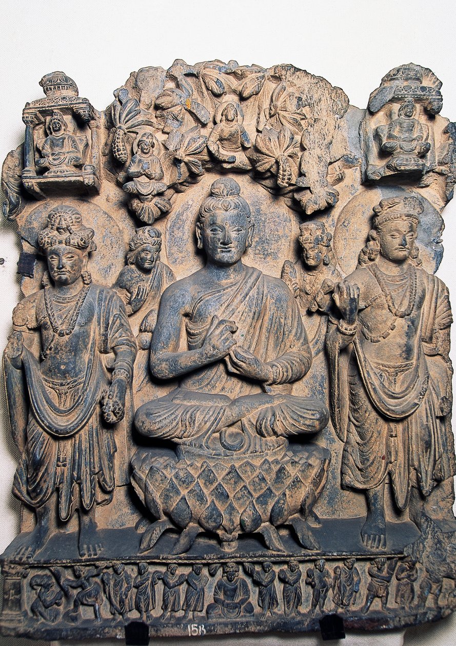 पेशावर, पाकिस्तान में बुद्ध और देवताओं का चित्रण करते हुए फ्रिज़ द्वारा स्कूल पाकिस्तानी