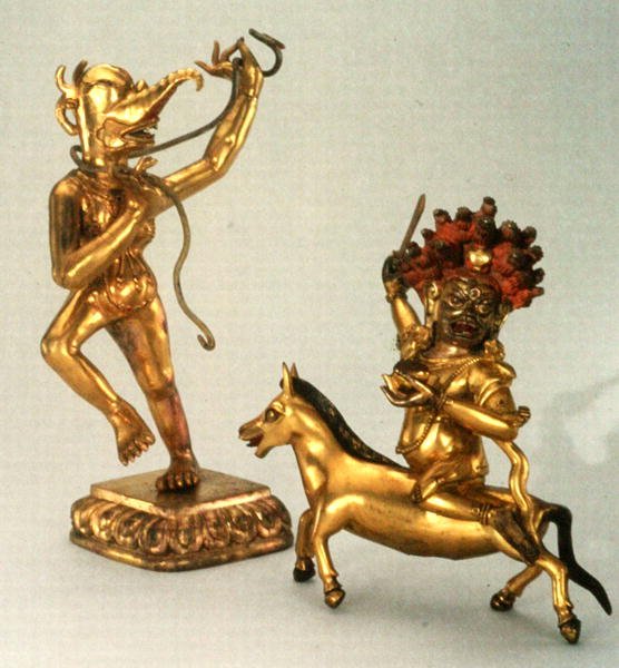 Makaravakitra and Sridevi (gilt bronze) द्वारा स्कूल तिब्बती