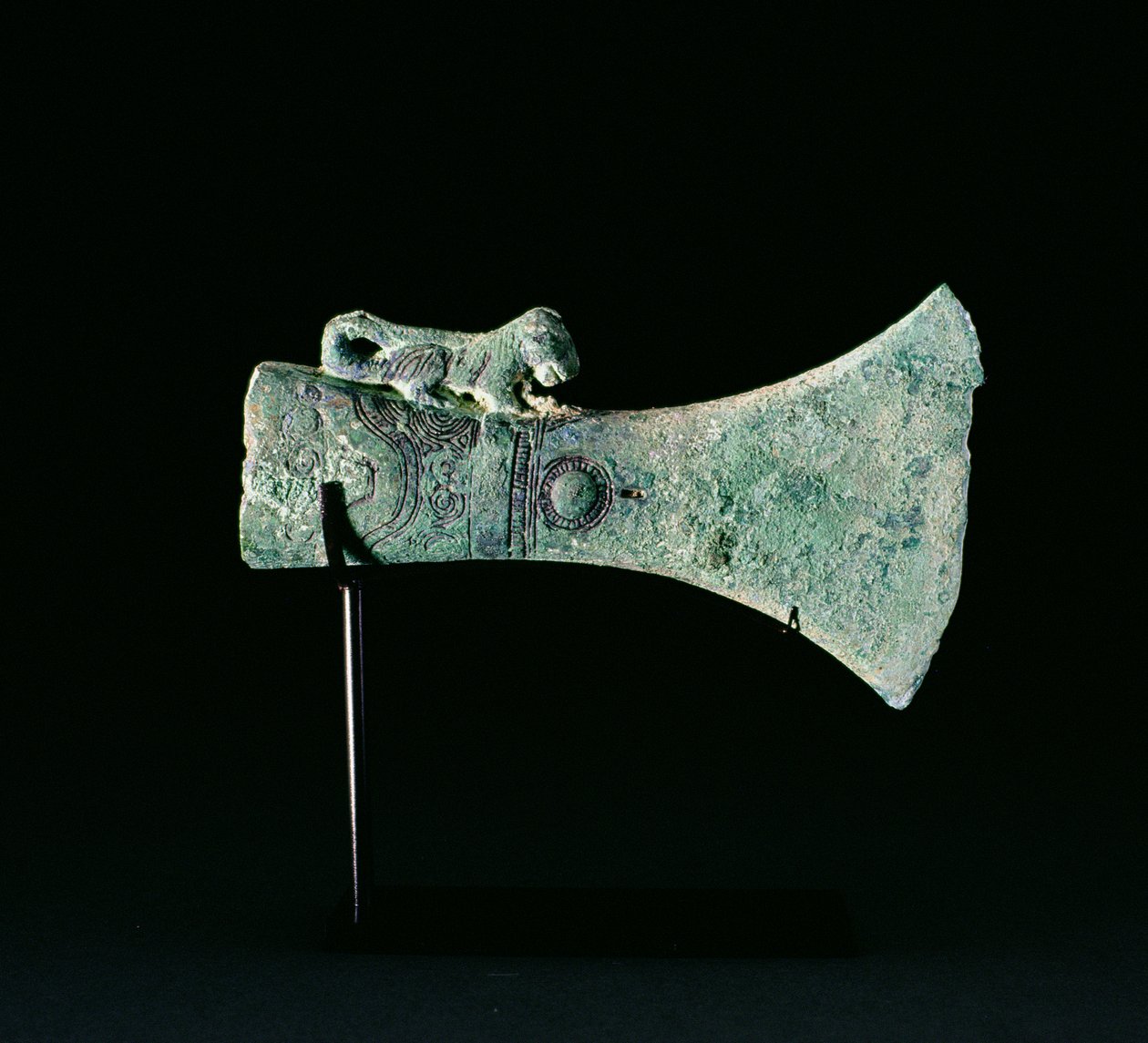 एक्स-हेड, डोंगसन कल्चर, c.200 BC-200 AD (कांस्य) द्वारा स्कूल वियतनामी