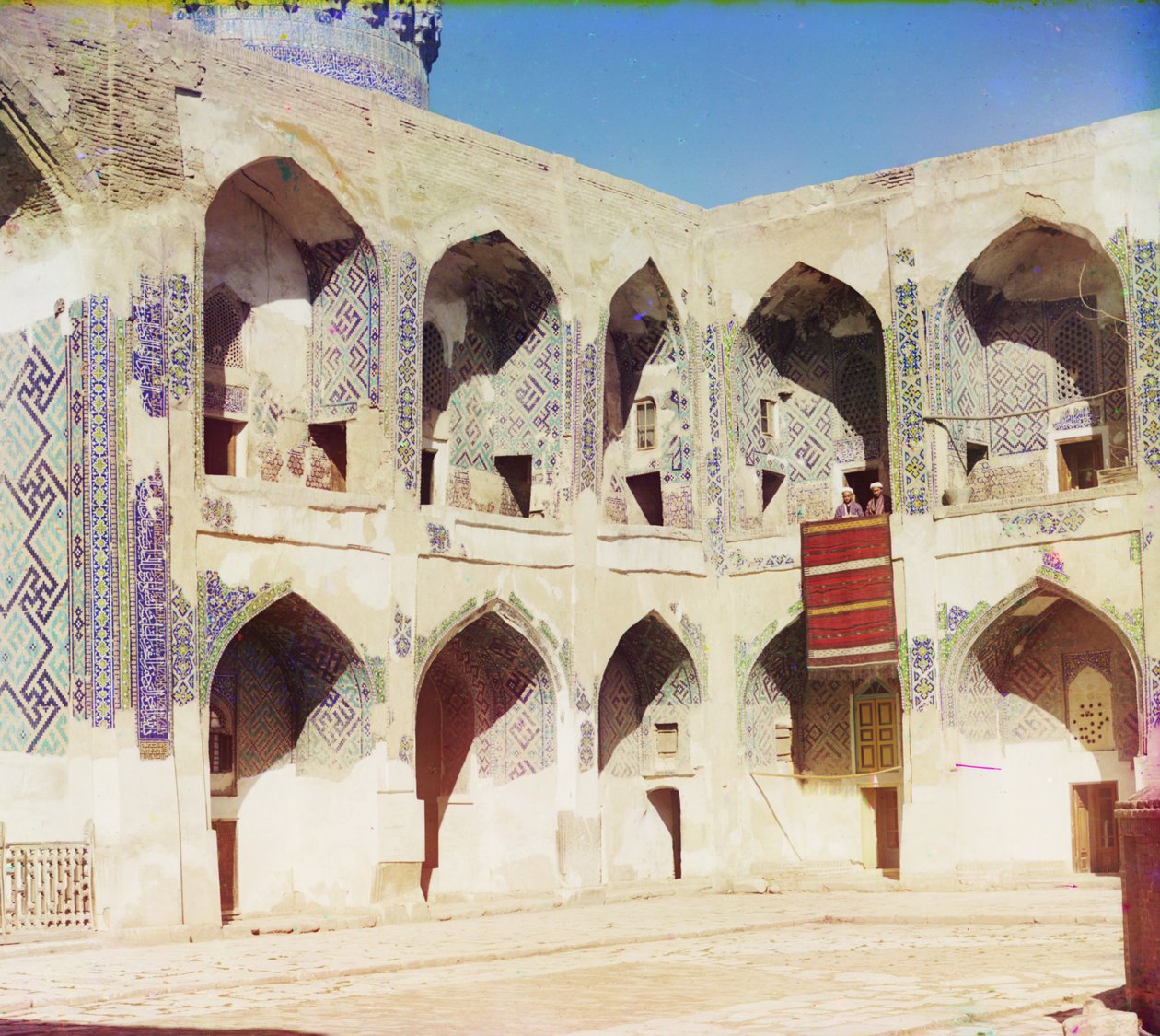 शिर-दर मस्जिद के अंदर, समरकंद, 1905-1915 द्वारा सर्गेई प्रोकुडिन गोर्स्की